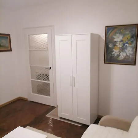 Hyde Park Apartment *